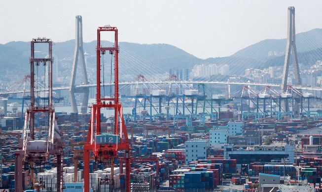 IMF sticks to 4.3% growth outlook for Korea, jobs see brisk rise