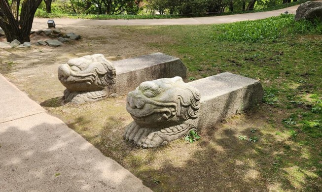 2 sculptures of auspicious animal found after 100 years