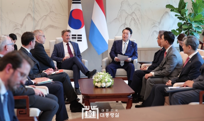 President Yoon holds talks with leaders of Luxembourg, New Zealand