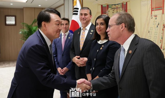 President Yoon speaks to 8 visiting members of US Congress