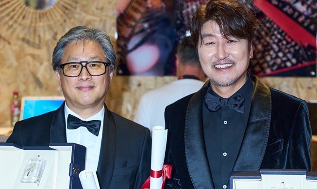 🎧 'Cannes-do' spirit! Actor Song, director Park win awards at festival