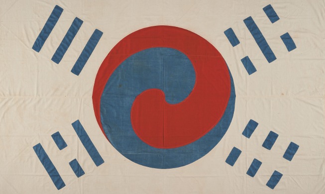 Oldest surviving prototype of national flag displayed in Seoul