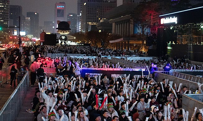 Esports fans pack downtown Seoul to celebrate LoL world title