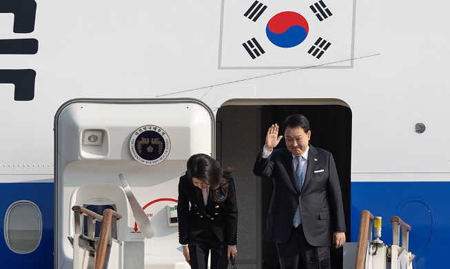 President Yoon departs for SF to attend APEC summit