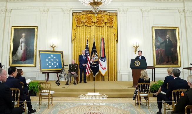 Remarks by President Moon Jae-in at Ceremony to Present U.S. Medal of Honor to American Korean War Veteran