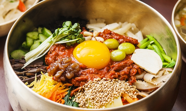 Survey ranks bibimbap, soju as top convenience food, booze