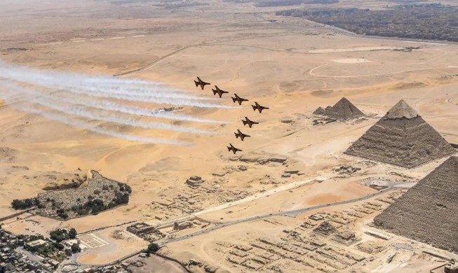 Aerobatic flight team holds show over Egyptian pyramids