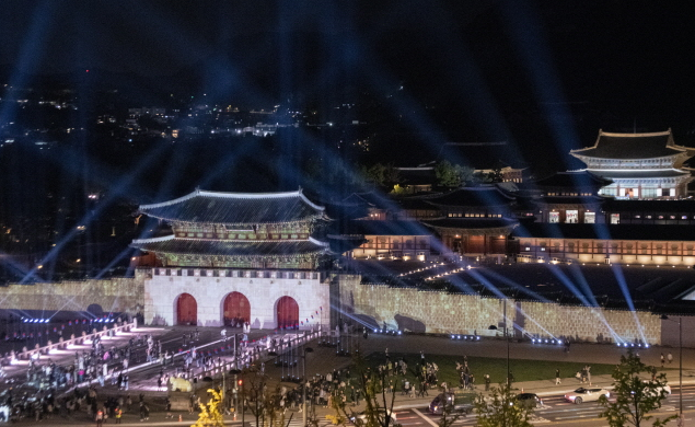 Restored royal stage unveiled in Seoul after 100 years