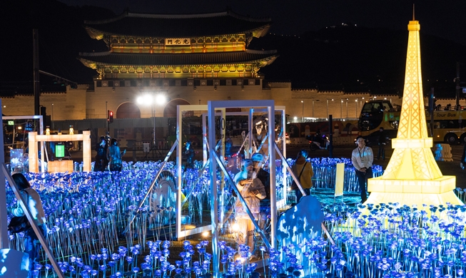 Lighting event in central Seoul promotes Busan's World Expo bid