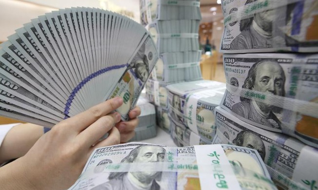 🎧 Forex reserves last month rose nearly USD 800M to USD 426B
