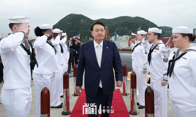 President Yoon makes historic tour of US missile-armed sub