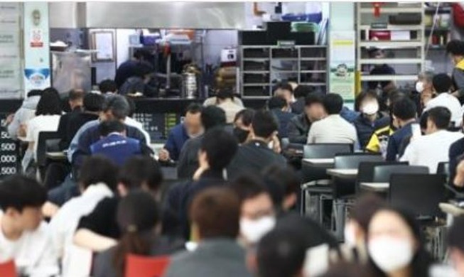 Foreign media follow Korea's lifting of social distancing measures