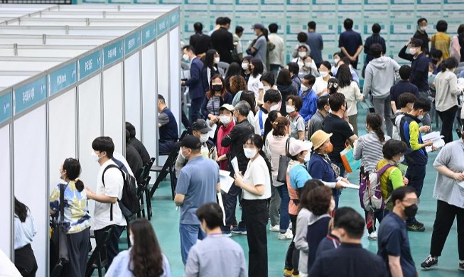 Job growth last month set 22-year high: Statistics Korea