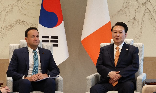 President Yoon talks bio cooperation with visiting Irish PM