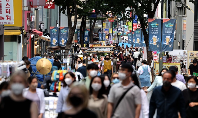 🎧 Gov't next week to scrap mask rule at large outdoor events