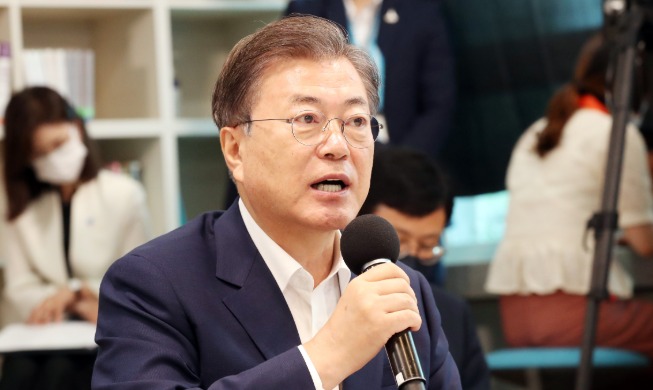 Remarks by President Moon Jae-in during Visit to Middle School Emerging as Green Smart School