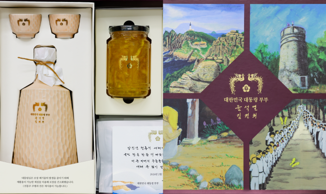 President to give liquor, tea, handwritten card as Seollal gift