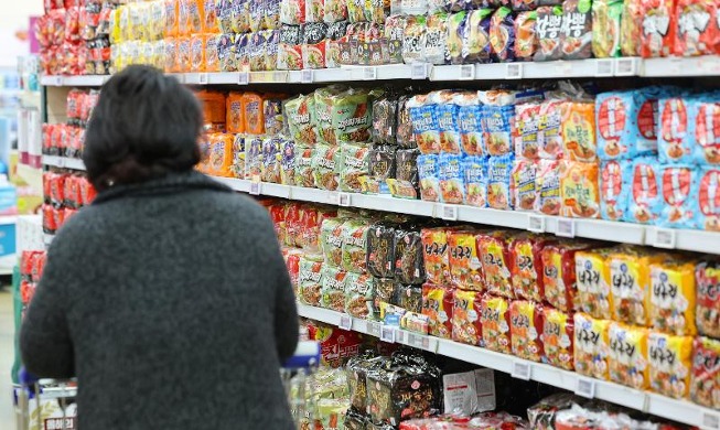 Instant noodles exports break KRW 1T mark for first time