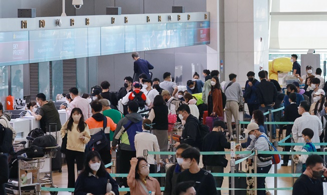 Visa-free entry for people from 91 countries to resume next month