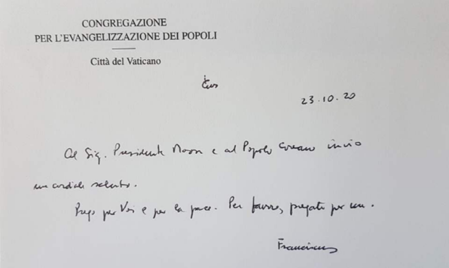 Pope Francis 'prays' for President Moon, Koreans in handwritten notes