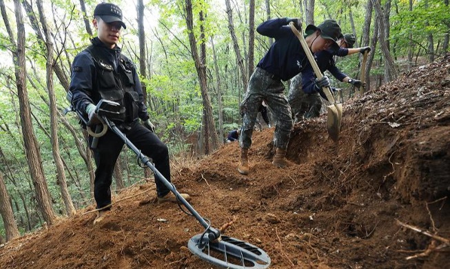 Searching for remains of soldiers killed during Korean War