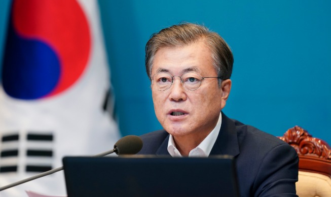 Opening Remarks by President Moon Jae-in at Meeting with His Senior Secretaries