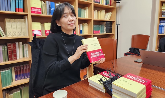 Novelist Han Kang is Korea's first to win famed French award