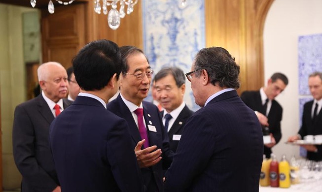 PM Han urges 50 countries in Paris to back Busan Expo bid