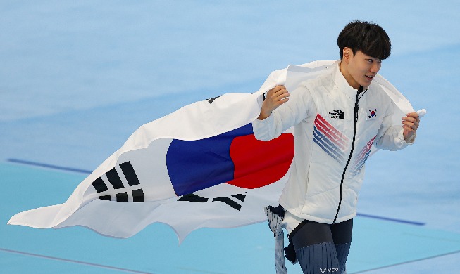 Speedskater wins Korea's 1st medal of Beijing Winter Olympics
