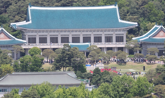 Cheong Wa Dae reopened to public after 74 years