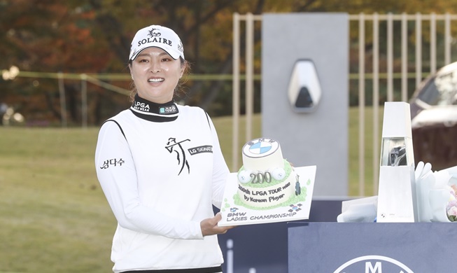 Ko wins Korea's 200th LPGA title, regains world No. 1 ranking
