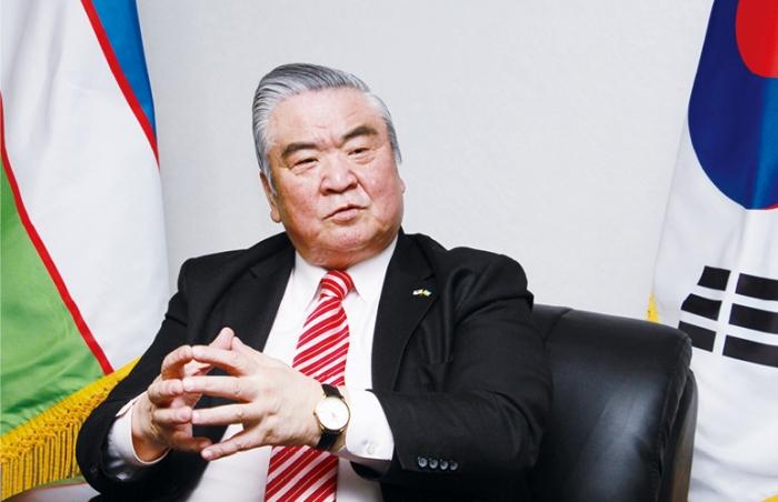 Vitali V. Fen, ambassador of Uzbekistan to Korea