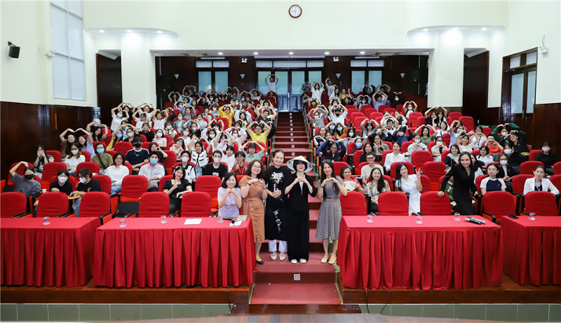 Korean Cultural Centers worldwide are helping raise global interest in domestic literature. Shown is author Kim Ae-ran (center wearing black attire and hat) with her fans in October last year at the 2023 Korea-Vietnam K-Book Talk at the main auditorium of Ho Chi Minh University of Social Sciences and Humanities in Ho Chi Minh, Vietnam. (Ministry of Culture, Sports and Tourism)