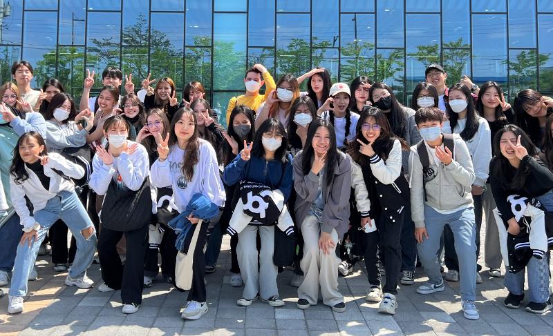 Each local government in the nation has introduced study abroad, employment and startup systems to attract foreign residents. Chungcheongbuk-do Province has launched an international student system with the goal of attracting 10,000 foreign students by next year. (Chungbuk National University)