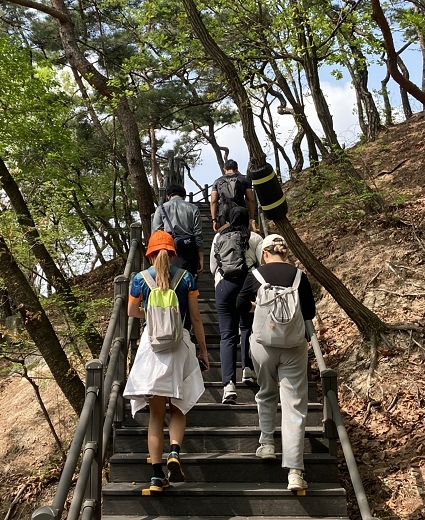 Newest hiking tourism center in Seoul offers info, gear rentals