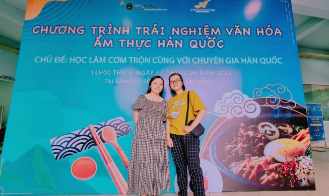 Tận hưởng khoảnh khắc ấm áp bên món cơm trộn tại chương trình trải nghiệm văn hóa ẩm thực Hàn Quốc