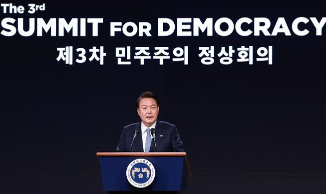 “Trí tuệ nhân tạo và các công nghệ kỹ thuật số mới phải cải thiện nền dân chủ”