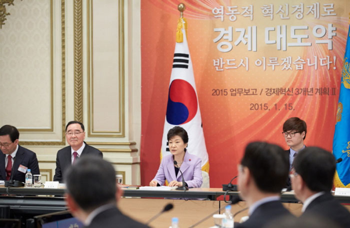 President Park Geun-hye emphasizes measures to boost the creative industries at a policy briefing on January 15.