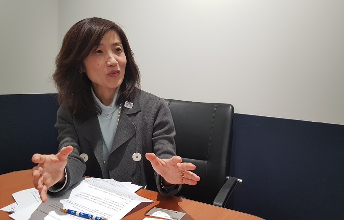 고바야시 마키(小林麻紀) 공익재단법인 도쿄 올림픽·패럴림픽 조직위원회 홍보국장이 23일 강원도 강릉 올림픽파크 내 도쿄 2020 재팬 하우스에서 ‘2018 평창 동계올림픽’에 대해 이야기하고 있다.