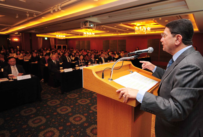 UNWTO Secretary General Taleb Rifai delivers the keynote address during the third Policy Forum on International Tourism Cooperation.