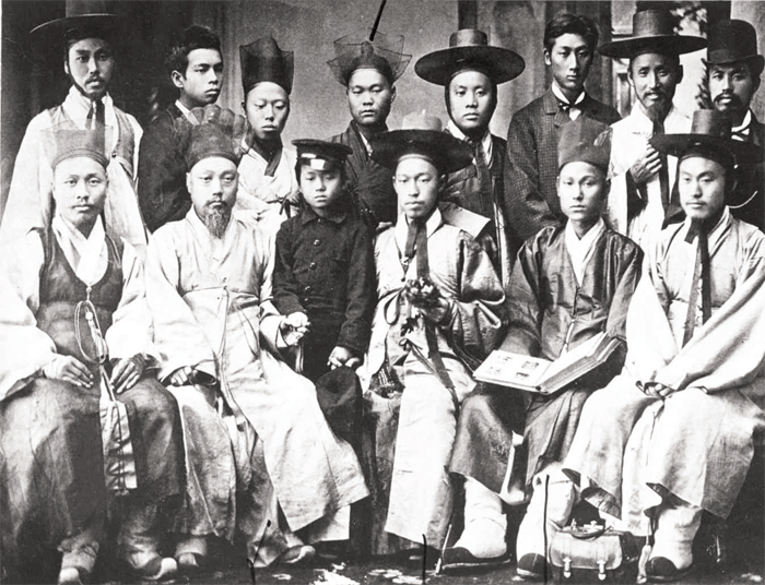 A gat and other headgear worn by a group of men