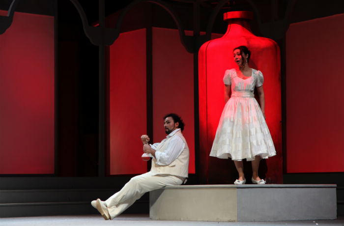 In celebration of the 130th anniversary of friendship between Korea and Italy, opera companies from the two nations are co-producing "The Elixir of Love," which will be on stage at the Seoul Arts Center from April 3 to 5. 