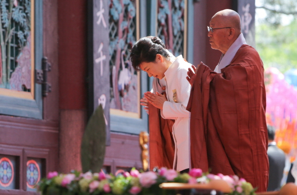 President Park Geun-hye attended events at Jogyesa Temple on May 6