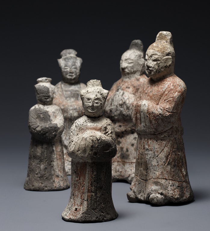 The newly renovated Unified Silla room has on display burial mound figurines excavated at Yonggang-dong, Gyeongju. (photo courtesy of the NMK)