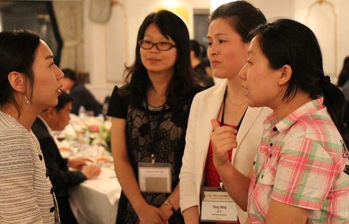 Participants from Korea and China talk about the cultural similarities and differences between their two countries. (photo: Wi Tack-whan)