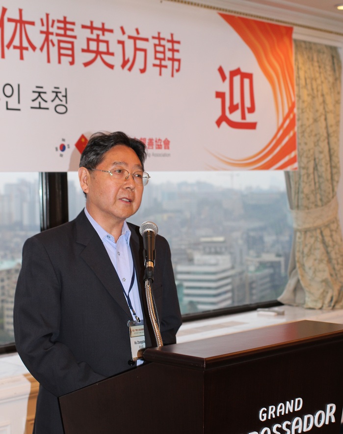 Representatives of Korean and Chinese citizen groups deliver speeches at the banquet. Pictured is Lee Se-ki of the Korea-China Friendship Association (top), Director Won Yong-gi of KOCIS (middle) and Wu Changsheng, who represent the Chinese delegation. (photos: Wi Tack-whan) 