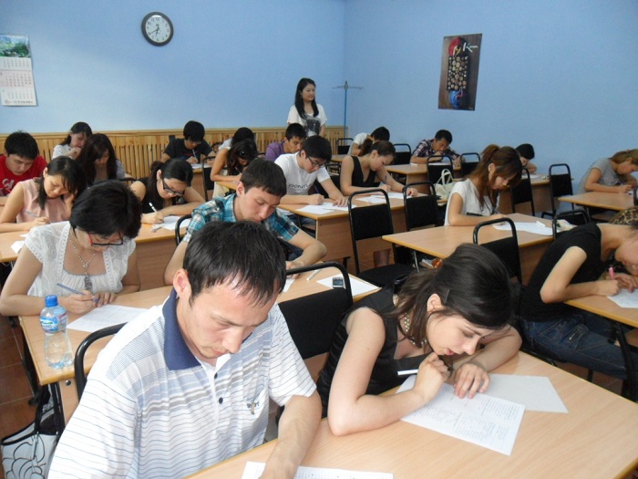 Students in Yantai, China (top), and Tashkent, Uzbekistan (bottom), study the Korean language. (photos courtesy of the King Sejong Institute Foundation)