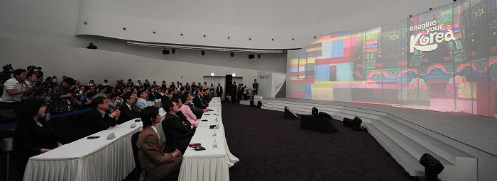 The slogan-unveiling ceremony took place on July 22 in the Floating Island convention hall at the Hangang River Park. (photo: Jeon So-hyang, MCST)