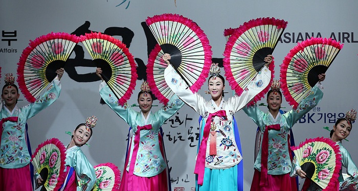 The National Dance Company of Korea performs a traditional fan dance.