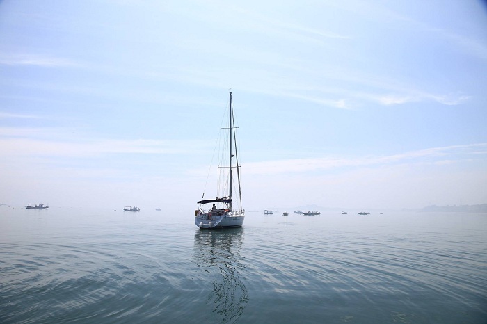 Kim's yacht Arapani means a sea snail in Korean.